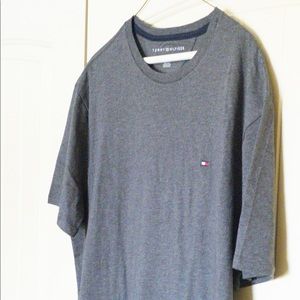 3/20 NWOT Tommy Hilfiger Grey T-shirt -men’s Large